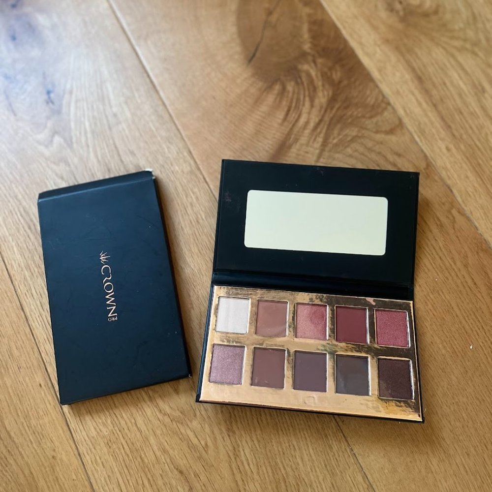 CROWN MAKEUP Crown Pro Eyeshadow Palette NWT